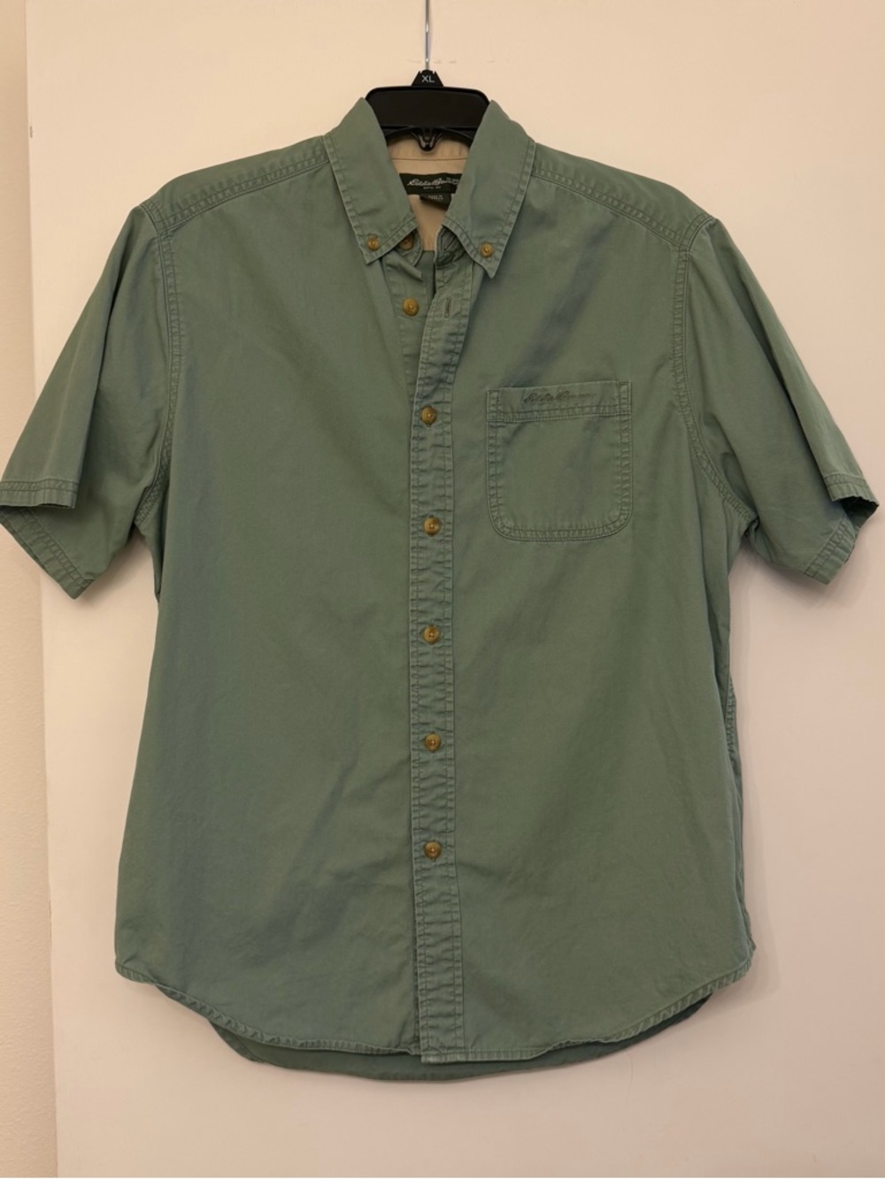 Eddie Bauer Men’s M Short-Sleeve Button-Down Shirt in Sage Green Casual Cotton